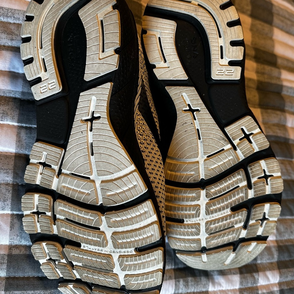 Brooks Adrenaline GTS womens White and Black Athletic Shoes. Worn couple times. - Picture 6 of 7